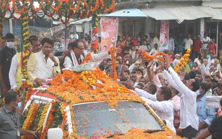 मुख्यमंत्री श्री शिवराज सिंह चौहान ने सतना जिले में रैगांव से कोठी  तक जनदर्शन यात्रा में ग्रामीणों से संवाद किया। 

